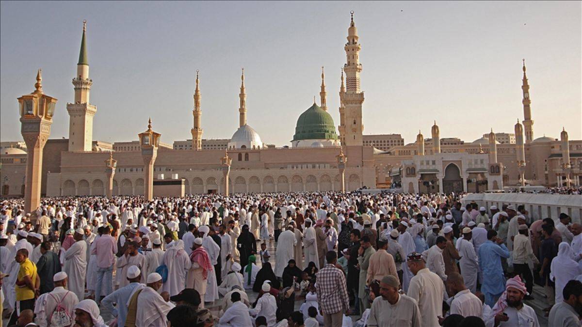 Suudi Arabistan: Ramazan Bayramı pazartesi günü kutlanacak